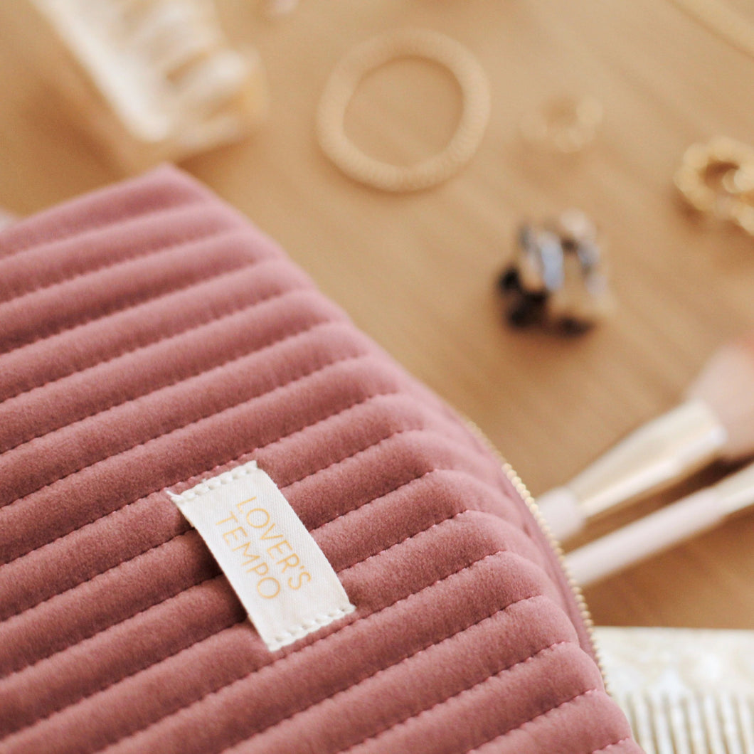 Dusty Rose Velvet Cosmetic Bag - Vibestyle.ca – VIBESTYLE Dusty Rose Velvet Cosmetic Bag - Vibestyle.ca – VIBESTYLE