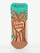 Peeing Outside - Women's Sneaker Socks