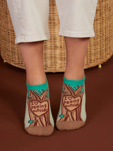 Peeing Outside - Women's Sneaker Socks