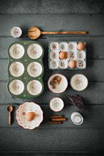 Camellia Muffin Pan